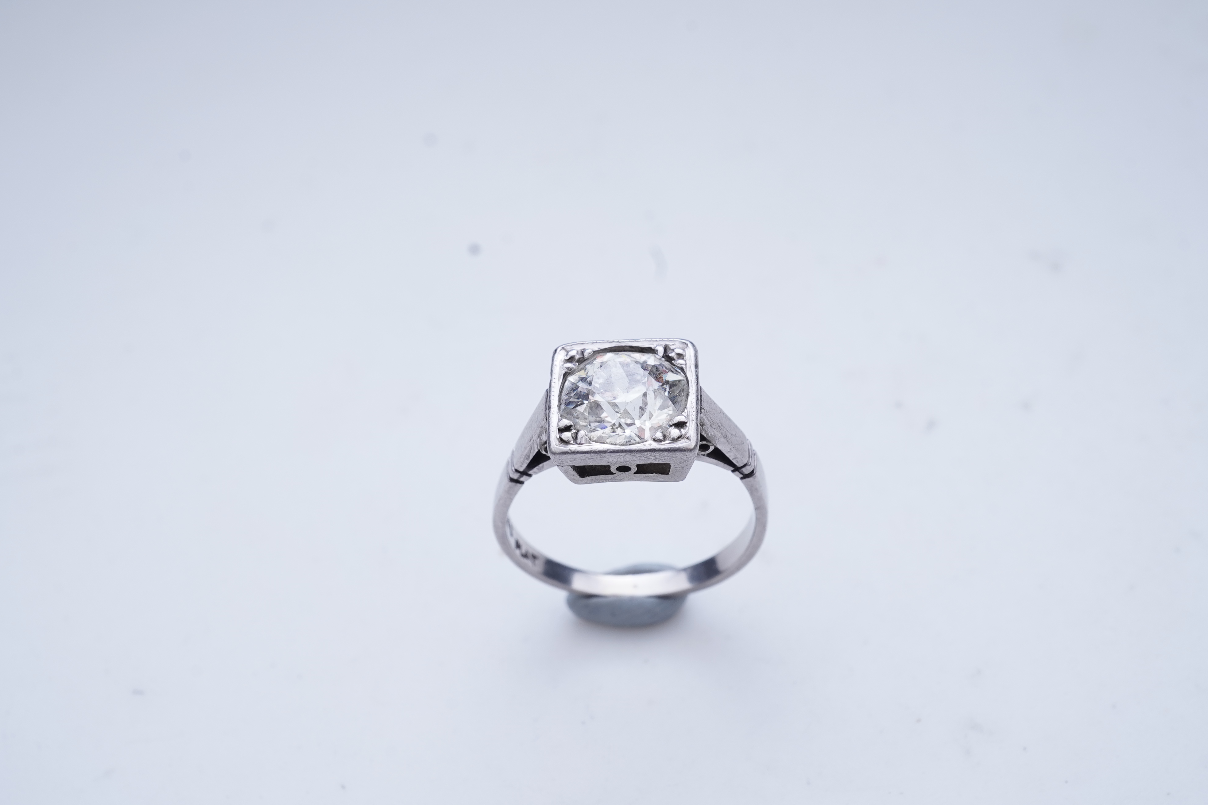A solitaire diamond ring, early 20th century